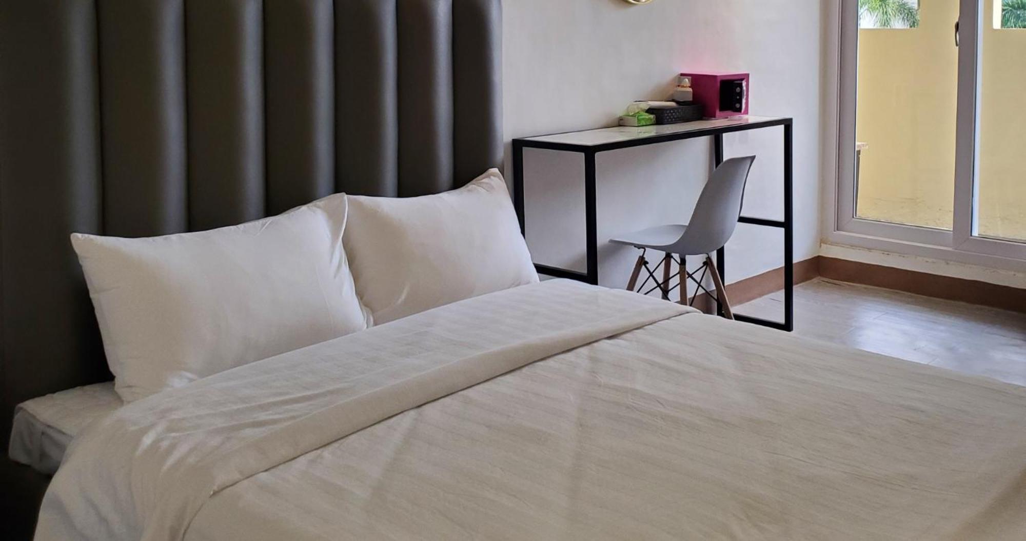Aston Stay And Villas Mabalacat Eksteriør billede